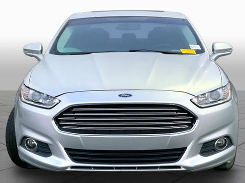 Used 2016 Ford Fusion SE w/ Equipment Group 202A FWD image 4