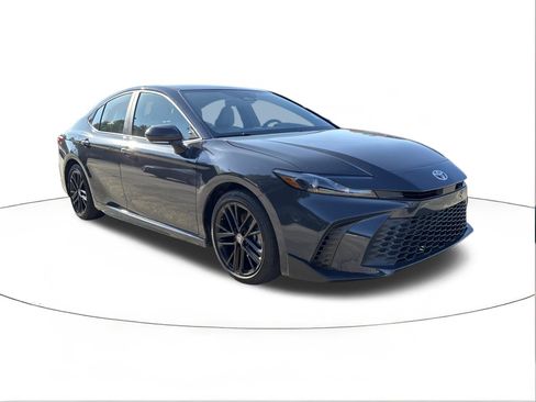 Used 2025 Toyota Camry SE w/ Convenience Package FWD image 1