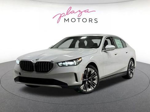 Used 2026 BMW 530i xDrive w/ Premium Package AWD/4WD image 1