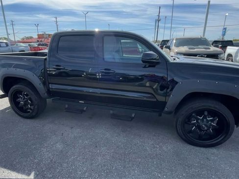 Used 2022 Toyota Tacoma SR image 3