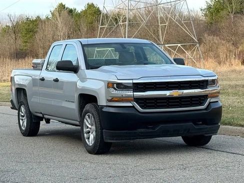 Used 2018 Chevrolet Silverado 1500 W/T w/ Trailering Package image 33