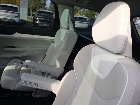 New 2025 Volvo EX90 Ultra w/ Protection Package Premier image 6