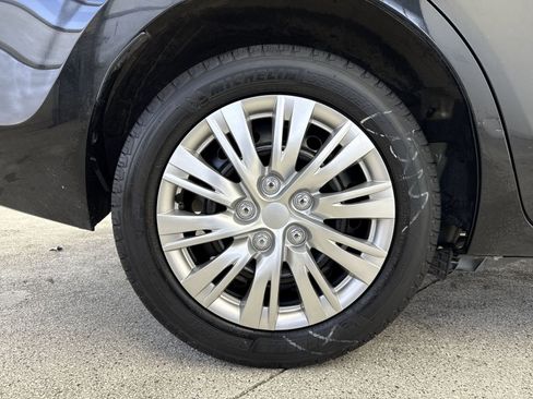 Used 2019 Toyota Corolla LE image 38