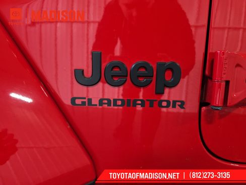 Used 2022 Jeep Gladiator Willys image 20