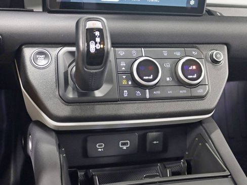 Used 2020 Land Rover Defender 110 First Edition image 26