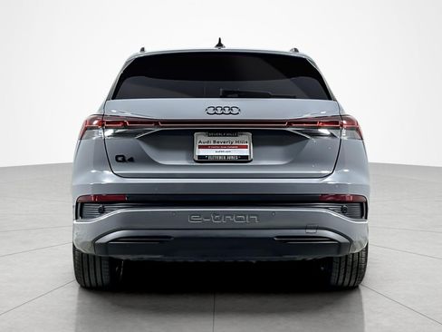 Used 2025 Audi Q4 e-tron Premium Plus w/ Premium Plus RWD image 4