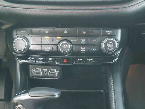 Used 2025 Dodge Durango GT w/ Blacktop Package AWD/4WD image 8