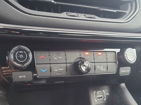 New 2026 Jeep Compass Latitude image 21