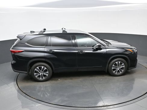 Used 2022 Toyota Highlander XLE image 41