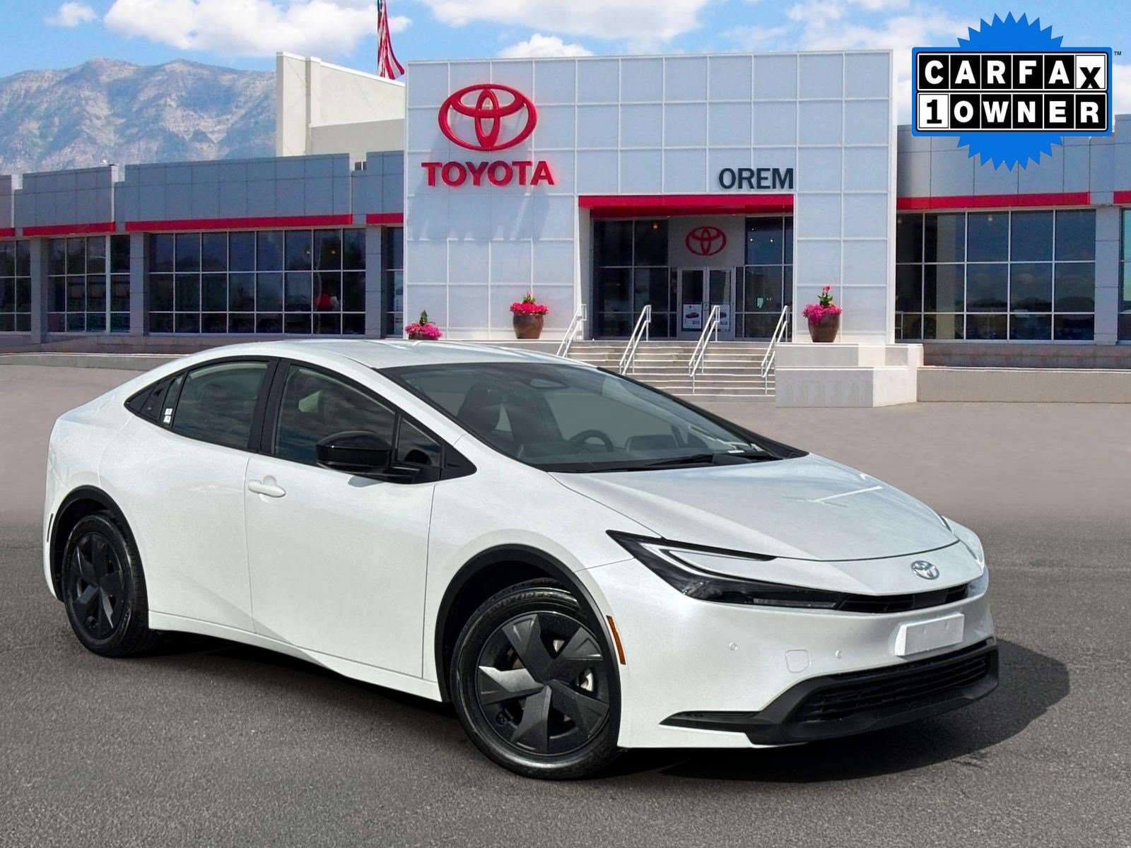 Used 2025 Toyota Prius LE FWD image 1