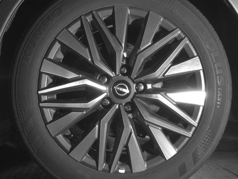 Used 2025 Nissan Altima 2.5 SV FWD image 16
