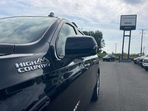 Used 2023 Chevrolet Suburban High Country w/ Premium Package 2 image 35