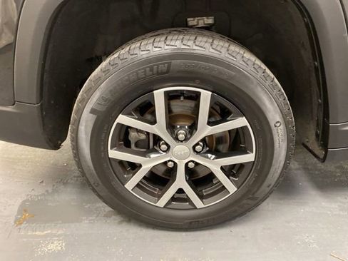 Used 2023 Jeep Grand Cherokee L Limited AWD/4WD image 35