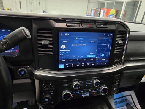 Used 2023 Ford F350 Lariat image 25