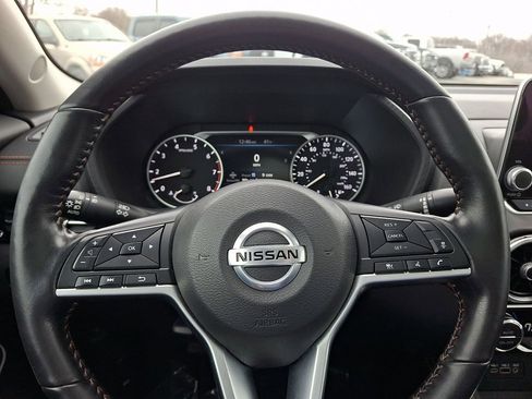 Used 2022 Nissan Sentra SR w/ SR Premium Package image 19