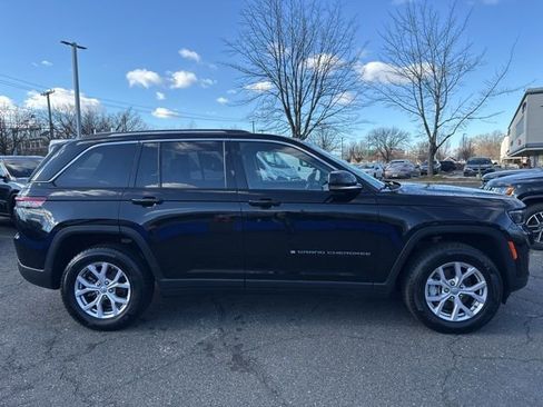 Used 2022 Jeep Grand Cherokee Limited image 17