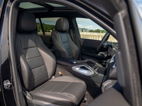 Certified 2025 Mercedes-Benz GLS 450 4MATIC image 29