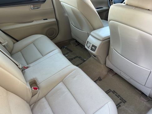 Used 2014 Lexus ES 350 w/ Premium Package image 30