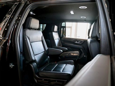 Used 2024 Chevrolet Suburban LT w/ Luxury Package image 24