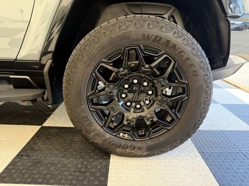 Used 2024 GMC Hummer EV 2X w/ LPO, Illumination Package AWD/4WD image 16