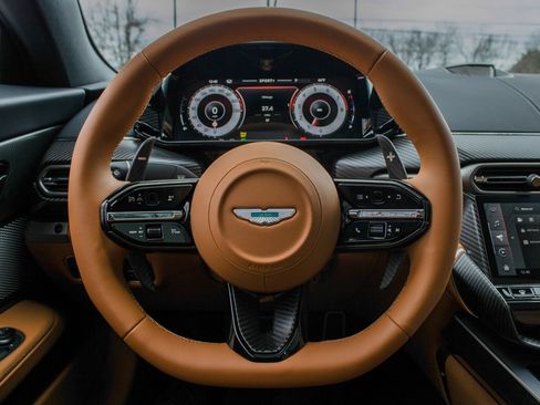 Used 2025 Aston Martin Vanquish RWD image 14
