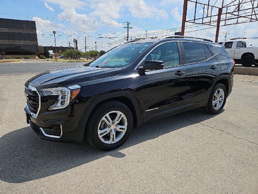 Used 2023 GMC Terrain SLE w/ Driver Convenience Package FWD image 2