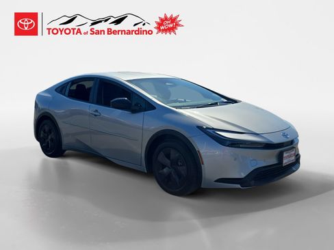 New 2026 Toyota Prius LE FWD image 7