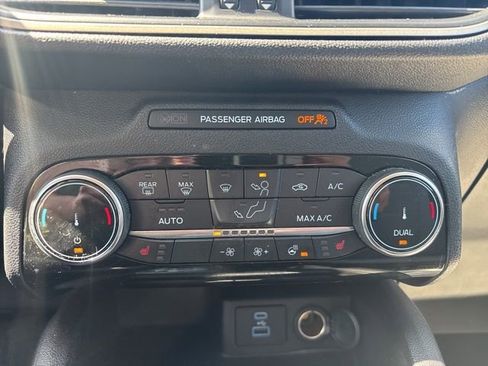 Used 2022 Ford Escape SE w/ SE Sport Appearance Package FWD image 11