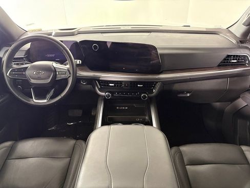 Used 2025 Chevrolet Suburban Z71 AWD/4WD image 40