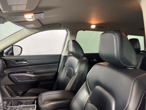 Used 2022 Nissan Pathfinder SL image 16