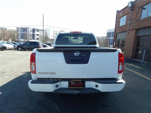 Used 2018 Nissan Frontier S image 4