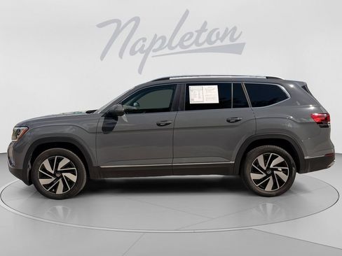 Used 2025 Volkswagen Atlas SEL AWD/4WD image 2