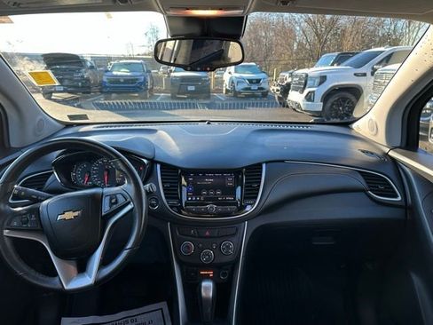 Used 2022 Chevrolet Trax LT w/ Driver Confidence Package image 25