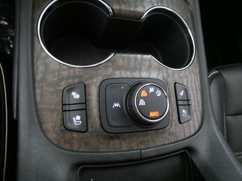 Certified 2022 GMC Acadia Denali w/ Denali Ultimate Package AWD/4WD image 29