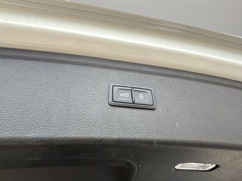 Used 2024 Audi Q5 2.0T Premium w/ Convenience Package image 38