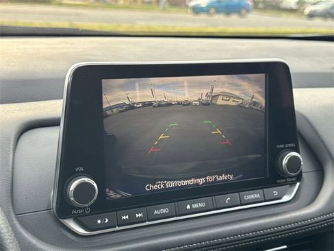 Used 2024 Nissan Rogue SV image 18