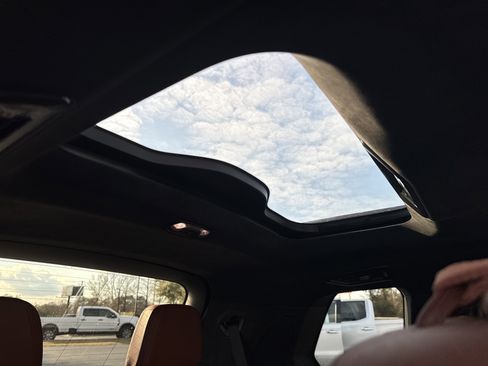 Used 2022 BMW ALPINA XB7 image 37