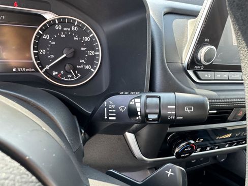 Used 2024 Nissan Rogue SV image 27