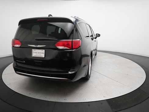 Used 2018 Chrysler Pacifica Touring-L w/ Tire & Wheel Group image 36