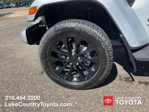 Used 2023 Jeep Wrangler Unlimited Sahara AWD/4WD image 9