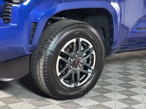 Used 2025 Toyota Tacoma TRD Sport image 4