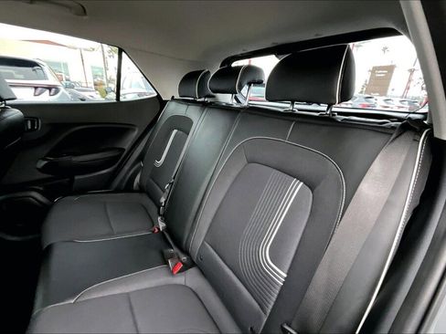 Certified 2022 Hyundai Venue Limited w/ Cargo Package image 15