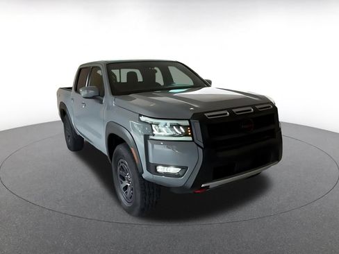 Used 2026 Nissan Frontier PRO-4X AWD/4WD image 3