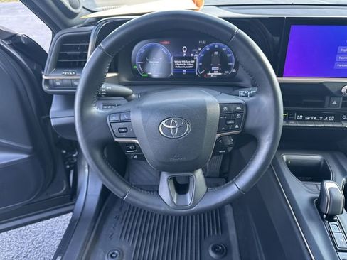 Certified 2023 Toyota Crown AWD/4WD image 8
