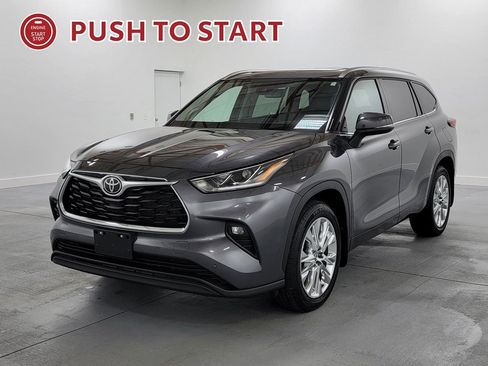Used 2023 Toyota Highlander Limited AWD/4WD image 4
