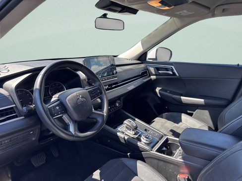 Used 2024 Mitsubishi Outlander SE AWD/4WD image 15