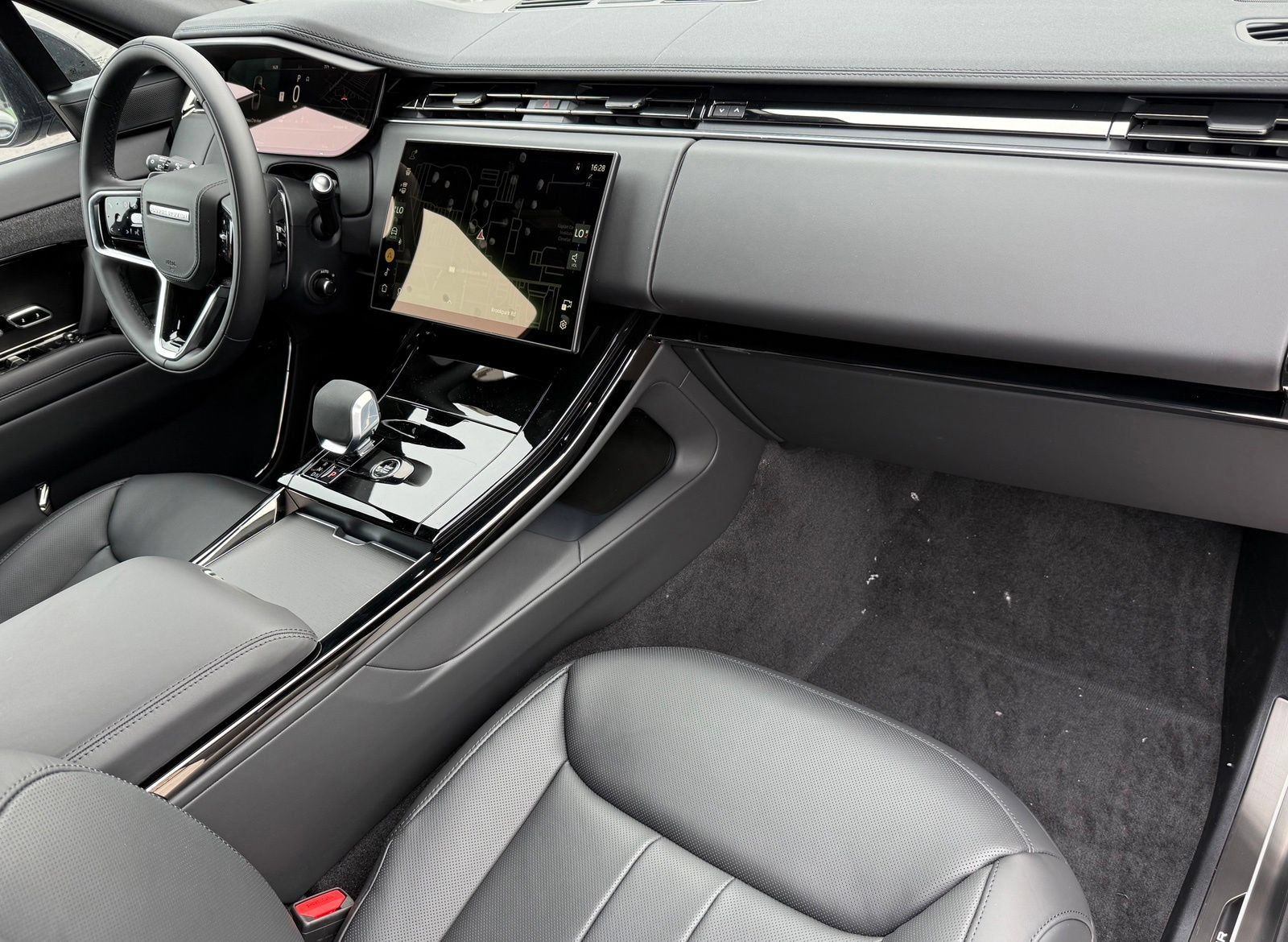 New 2026 Land Rover Range Rover Sport SE AWD/4WD image 19