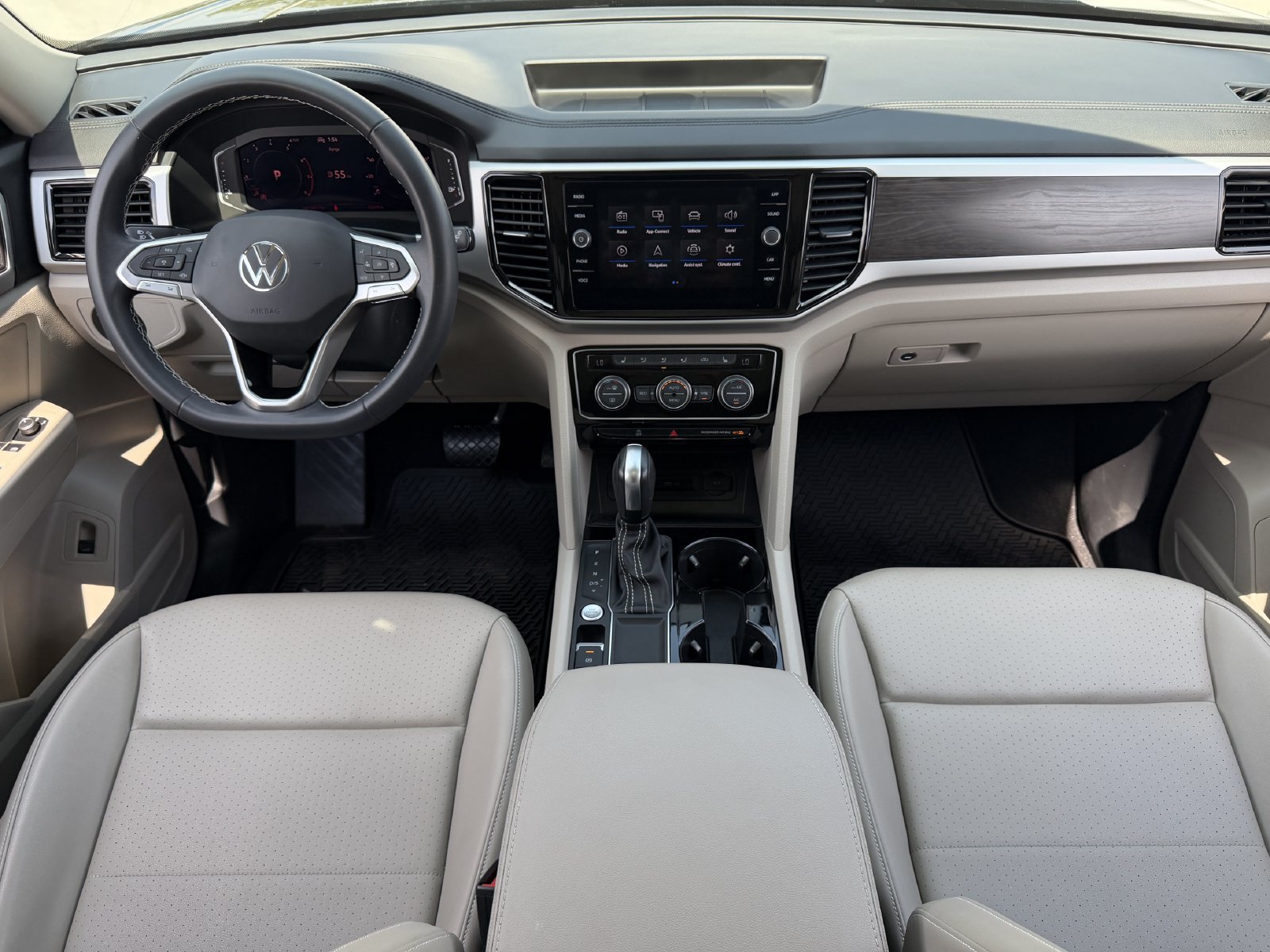 Used 2023 Volkswagen Atlas SE w/ Panoramic Sunroof Package FWD image 12