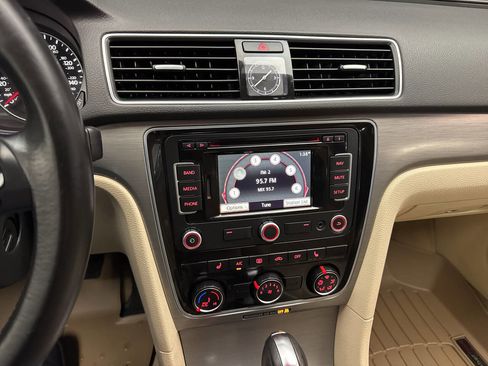 Used 2014 Volkswagen Passat 1.8T SE image 20