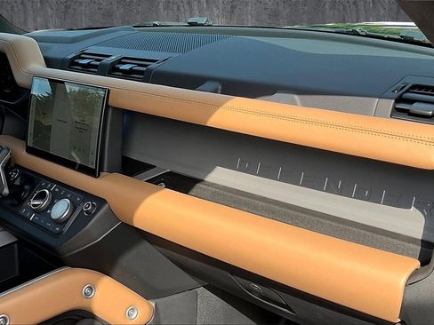 Used 2025 Land Rover Defender 110 V8 image 22